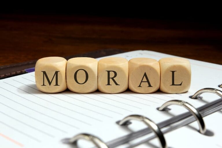 Das Wort Moral auf Klötzen, was ist Arbeitsmoral?